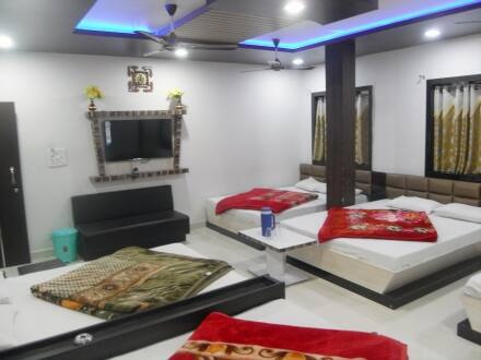 Hotel Dwarkadhish Palace Bakshi Bazar, Ujjain 3